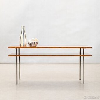 KONFERENČNÍ STOLEK