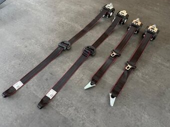 Golf 6 GTI ed35 bezpečností pás s napínačem, červené lem