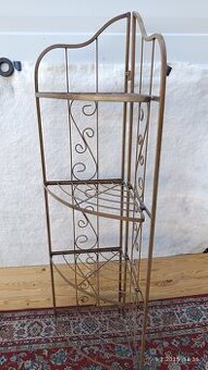 Kovový ,rohový regál ,např. na květiny