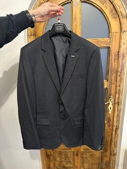 NOVÝ - NENOŠENÝ Bandi oblek vel. 176