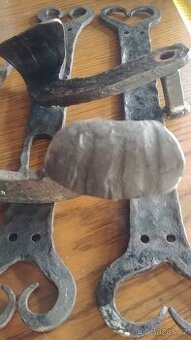 Umělecké dveřní kování / klika