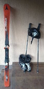 vybavení sjezdové lyžování
