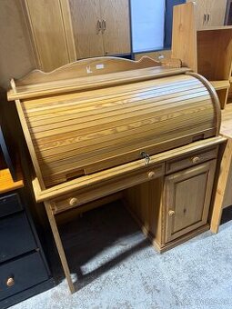 Psací stůl typu sekretáře