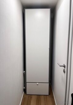 IKEA VISTHUS Skříň šedá/bílá 63x59x216 cm