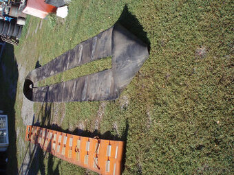 2 kurty k pásovému dopravníku