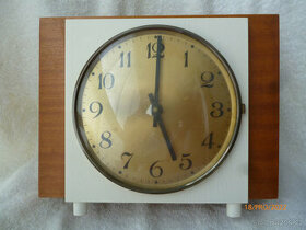 Funkční starši nástěnné dřevěné hodiny - 1