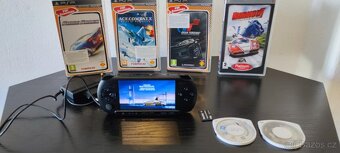 PSP e1004 +hry +paměťová+nabíječka
