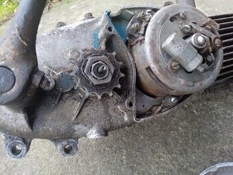 Motor s originál štítkem Jawa 05 Pionýr
