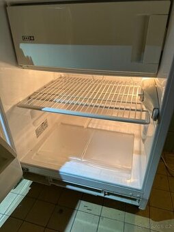 Prodám vestavěnou ledničku s mražákem Zanussi ZU9144