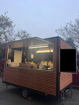 Prodám vybavený food truck (pojízdný stánek s občerstvením)