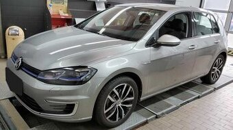 Volkswagen Golf VII e-Golf 2.majitel servisní kniha DPH