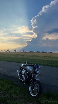 Triumph Thruxton 900