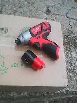 Milwaukee M12 Bid-0 razovy utahovak + baterie 1,5Ah
