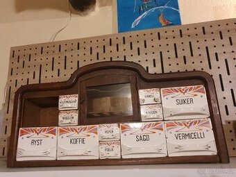 Starožitná skříňka na koření z Nizozemí (porcelán)