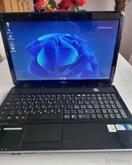 Fujitsu Lifebook AH531 i3