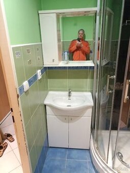Koupelnový set skříňka s umyvadlem a horní skříňka