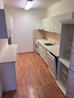 ZDARMA ZA ODVOZ KUCHYNĚ, DVĚRE, NÁBYTEK, SPOTŘEBIČE, SKŘÍNĚ