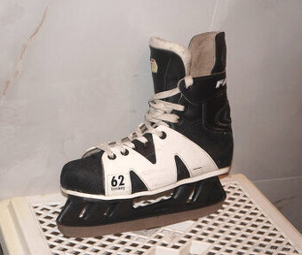 Hokejové brusle 45 kanady vel. 29,5 (10,5UK ; 45EU) bezvadné