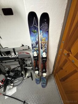 Dětské freestyle lyže 130 cm