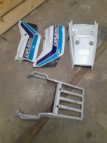 Plasty, nosič - plotna kufru Suzuki DR 650