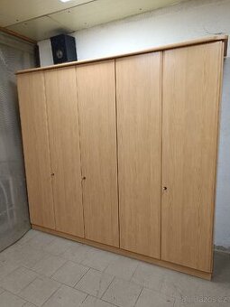 Šatní skříň