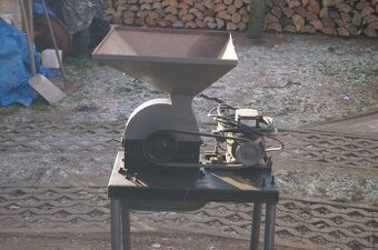 Kladívkový šrotovník