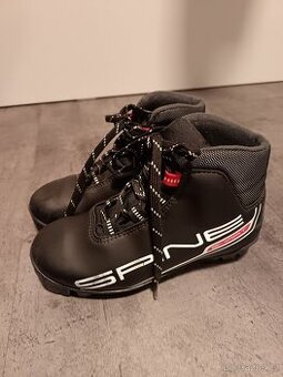 Dětské boty na běžky 33, na vázání NNN