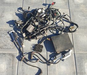 Aprilia RSV 1000 díly