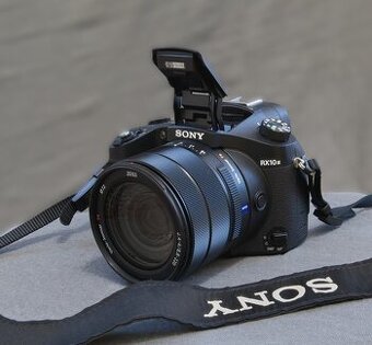Prodám Sony DSC-RX10 III (24-600mm) – Or. krabice + Dál.ovl.