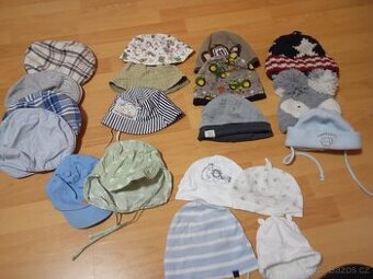Sada čepiček pro novorozence a kojence