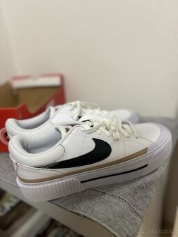 Nike court legacy lift