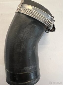 Tlaková hadice od intercooleru k turbodmychadlu Superb 3