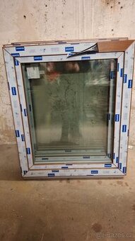 Okno plast. 90x107 cm