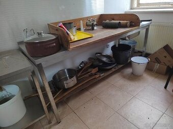 Nerezove stoly + vybaveni na zabijacku