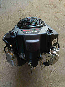 Nový dvouválcový motor Kawasaki FS600V 17 HP