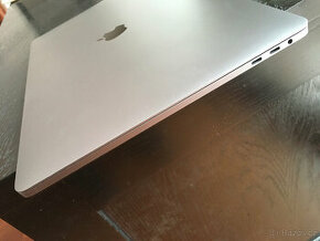 Macbook Pro 15', top konfigurace i stav