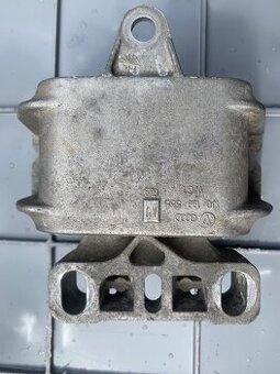 Uložení převodovky levé Škoda  1J0 199 555 AJ