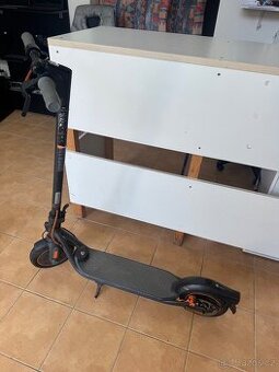 Elektrokoloběžka Ninebot Segway F40E