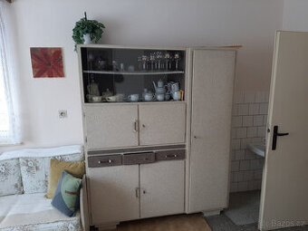 Kuchyňský kredenc