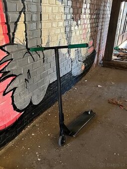Street kolobezka striker gravis L