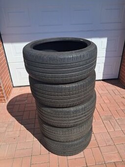 235/40 r19 Pirelli, Superb