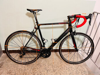 KARBONOVÉ SILNIČNÍ KOLO: CANYON ENDURACE CF