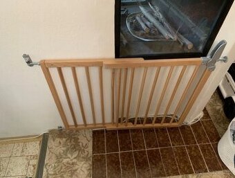 Dřevěná dětská zábrana stravitelná se zámkem Hornbach