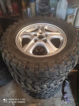 Pajero pinin sada of road