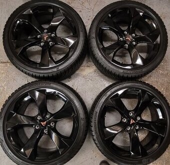 CUPRA Leon, 18' alu disky,zimní Bridgestone,černé