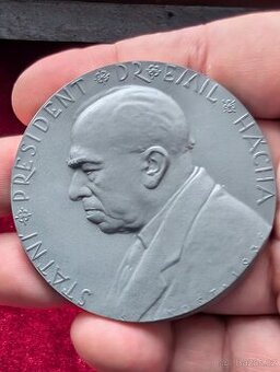 Predám vzácnu zinkovú medailu Emil Hácha