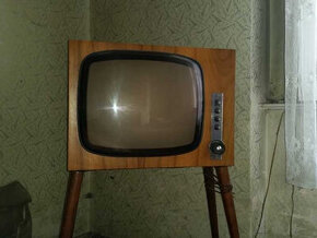 Koupím starou maďarskou televizi Orion TB-653