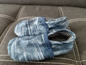 softshellové barefoot capáčky