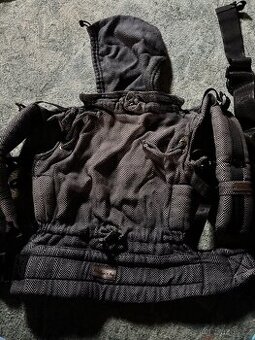 Rostoucí ergonomické nosítko