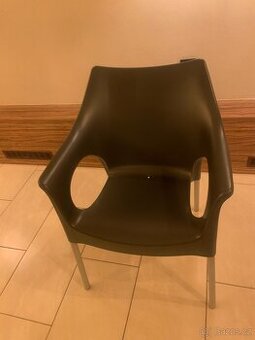 Prodám židle v dobrém stavu.